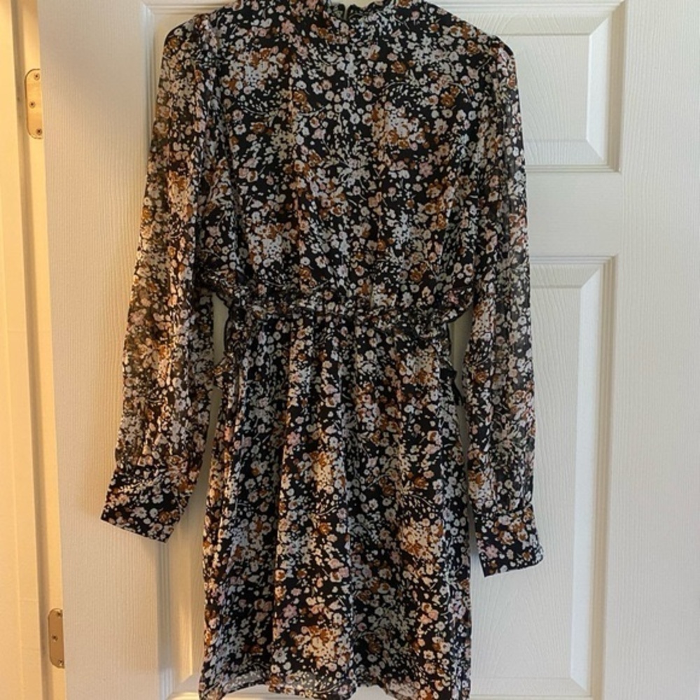 Lulus Floral Black Dress with cut outs. Size Small. NWOT! - Picture 3 of 3